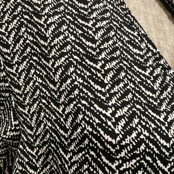 DR2 Black V-Neck Sleeveless Top Lightweight Large​​​​​​​ - Picture 4 of 12